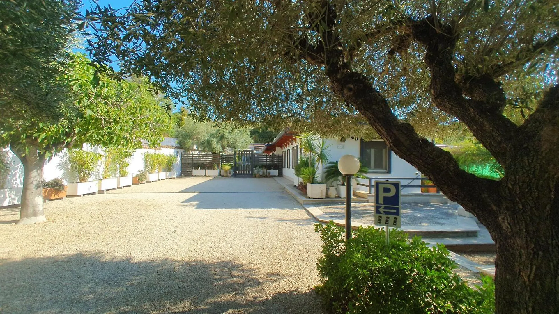 Lilli Home Urban Garden - Private Garden And Reserved Free Parking In Detached House Surrounded By The Greenery Of Rome Apartment