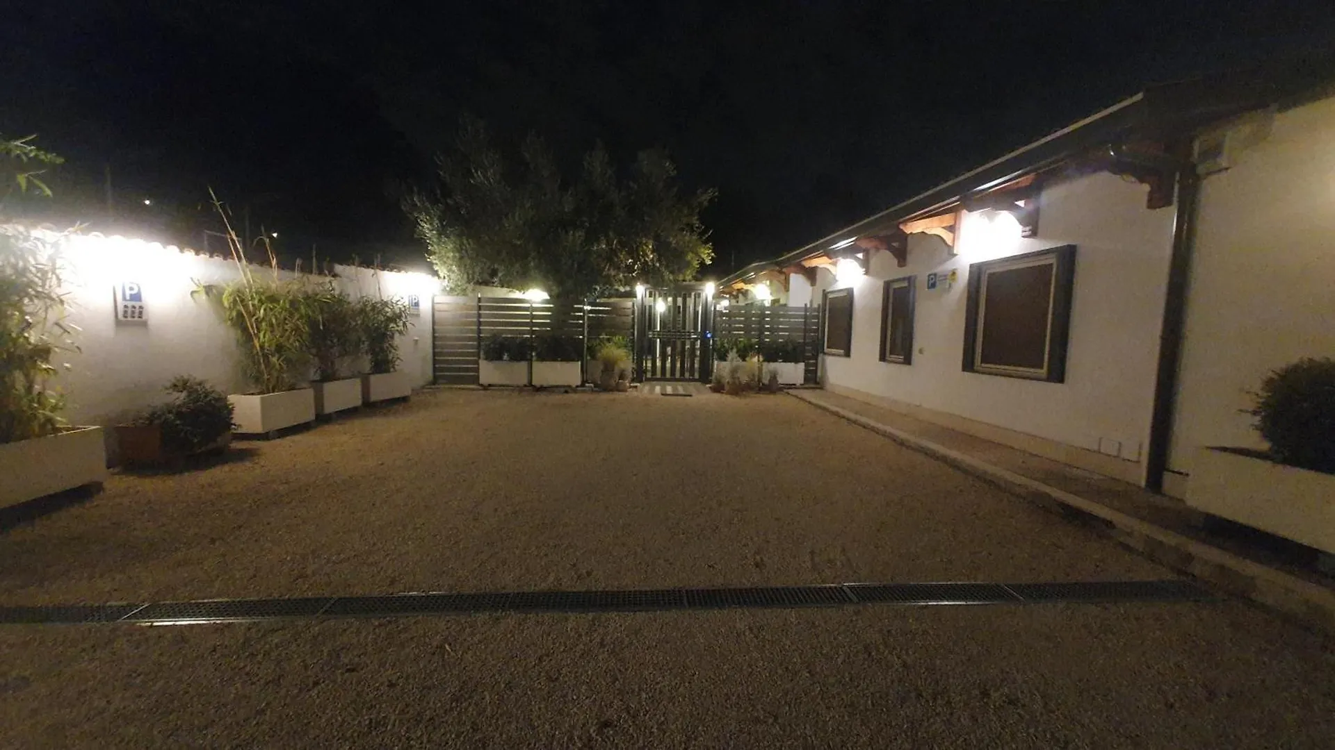 Lilli Home Urban Garden - Private Garden And Reserved Free Parking In Detached House Surrounded By The Greenery Of Rome 0*,  Italy