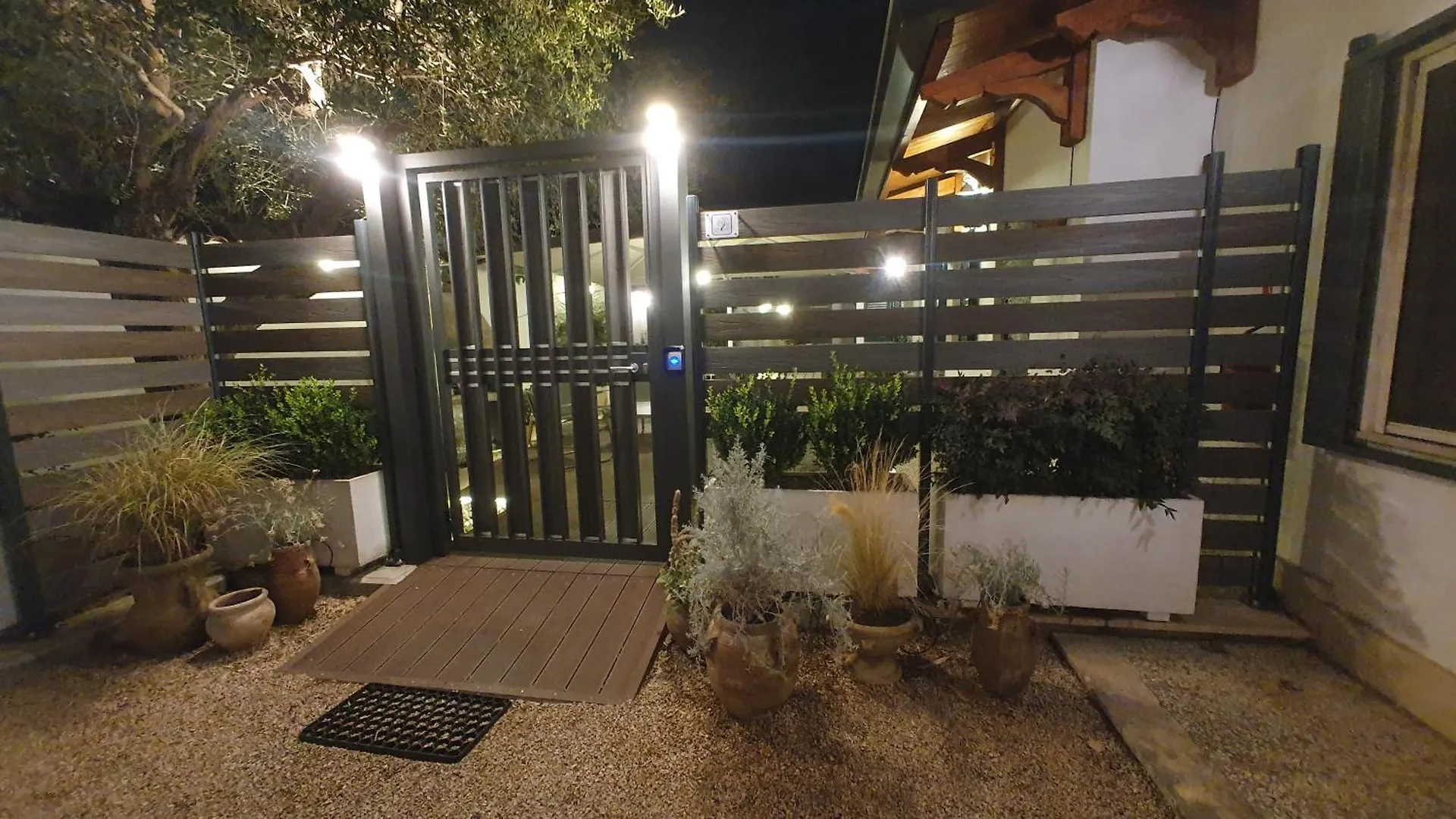 Apartment Lilli Home Urban Garden - Private Garden And Reserved Free Parking In Detached House Surrounded By The Greenery Of Rome Italy