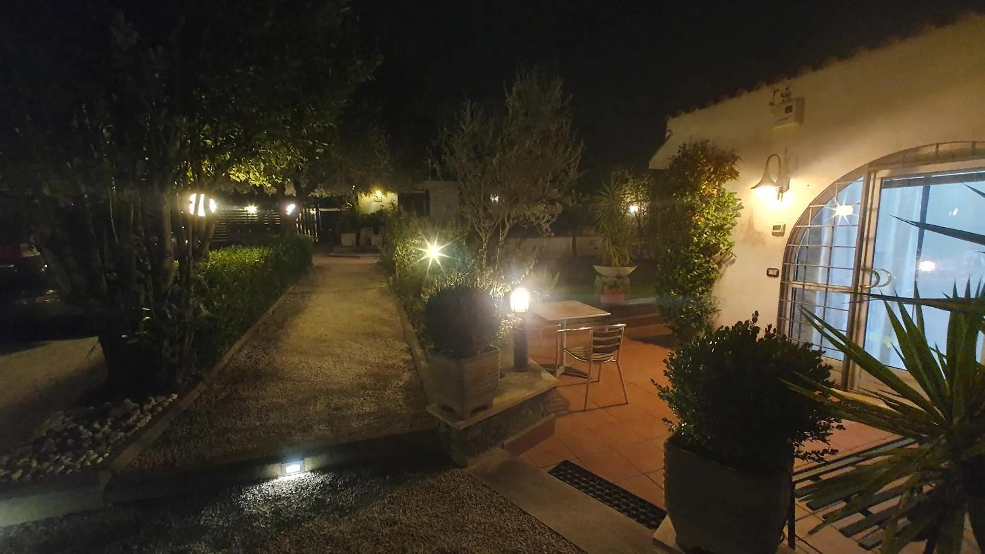 Apartment Lilli Home Urban Garden - Private Garden And Reserved Free Parking In Detached House Surrounded By The Greenery Of Rome Italy