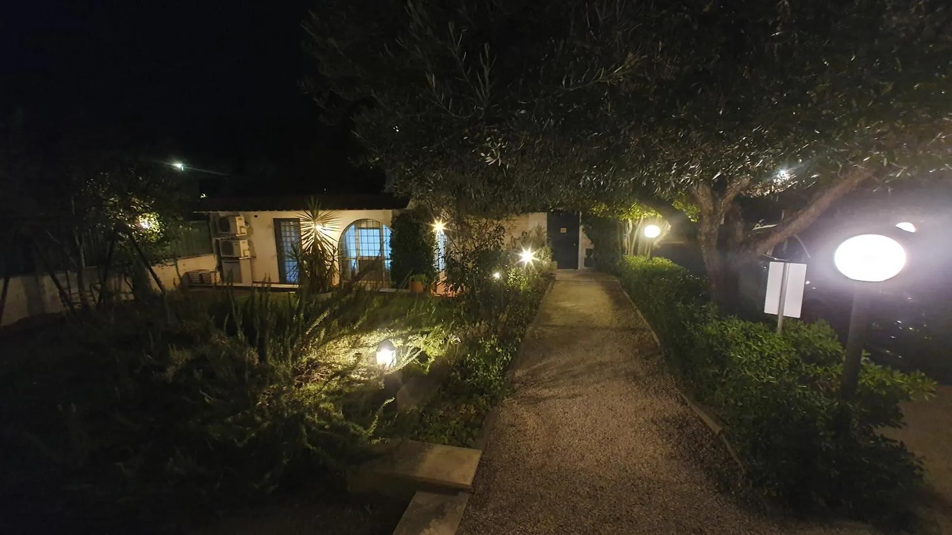 Lilli Home Urban Garden - Private Garden And Reserved Free Parking In Detached House Surrounded By The Greenery Of Rome 0*,
