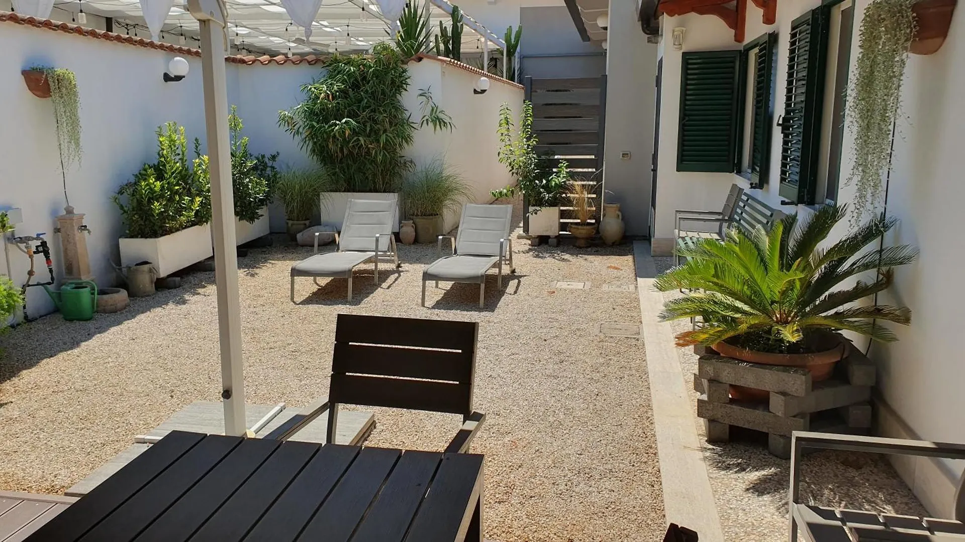 Apartment Lilli Home Urban Garden - Private Garden And Reserved Free Parking In Detached House Surrounded By The Greenery Of Rome