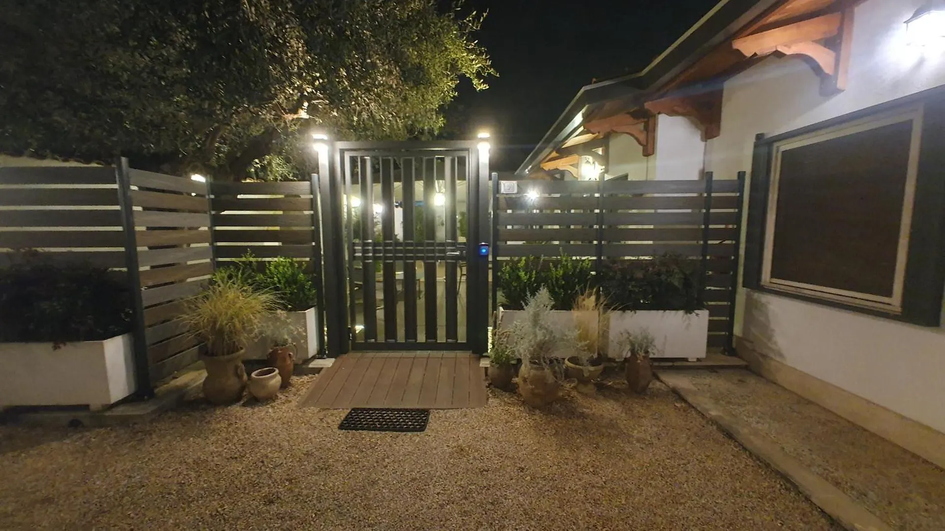 Lilli Home Urban Garden - Private Garden And Reserved Free Parking In Detached House Surrounded By The Greenery Of Rome 0*,  Italy